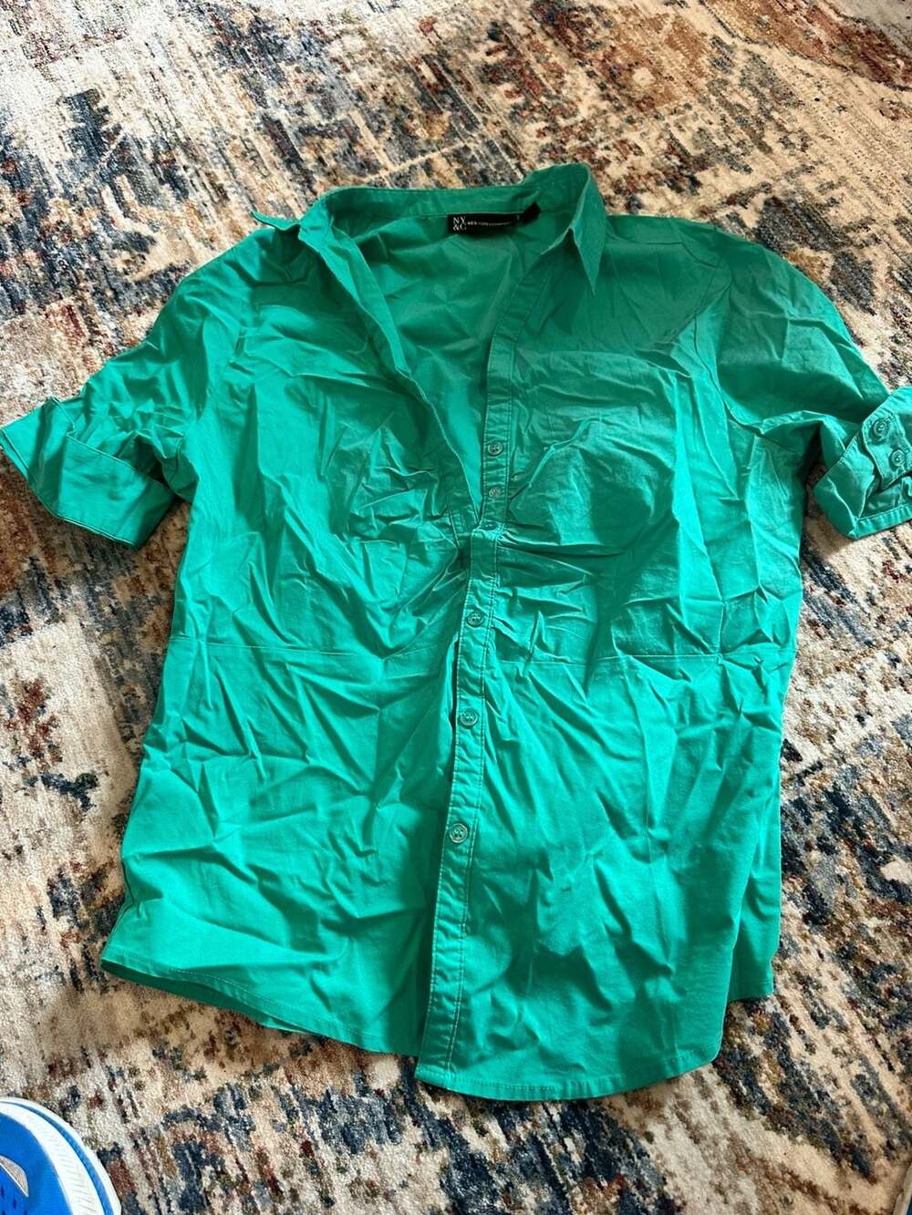 New York & Company Green Short Sleeve Button Up Shirt Size L